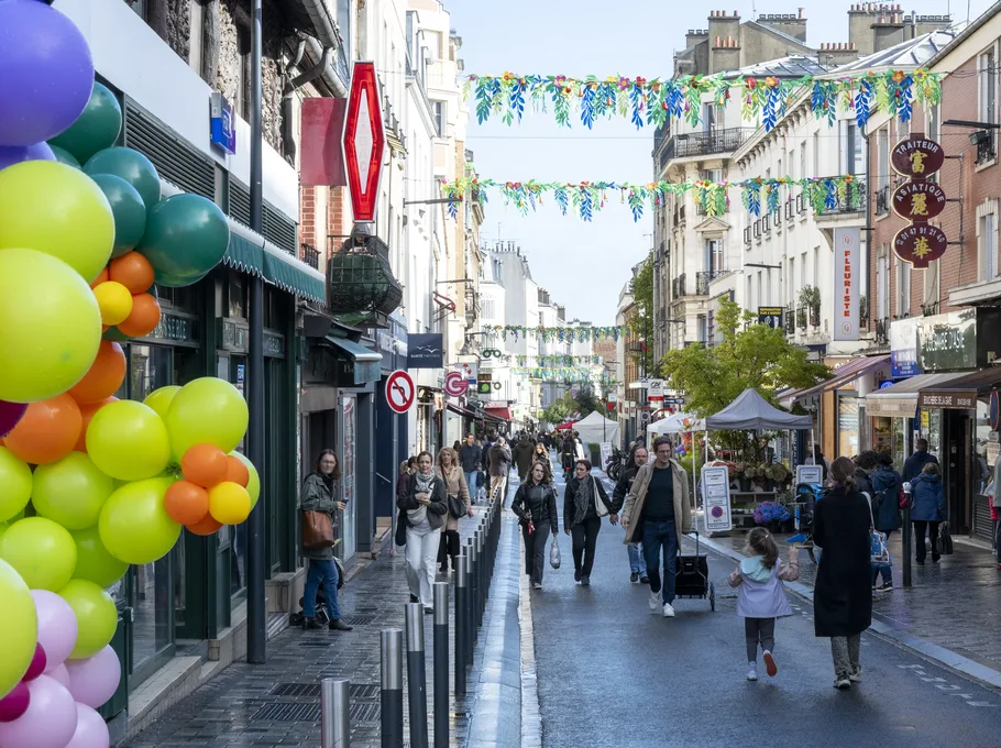 Attractivité résidentielle : centre-ville animé d'une commune française