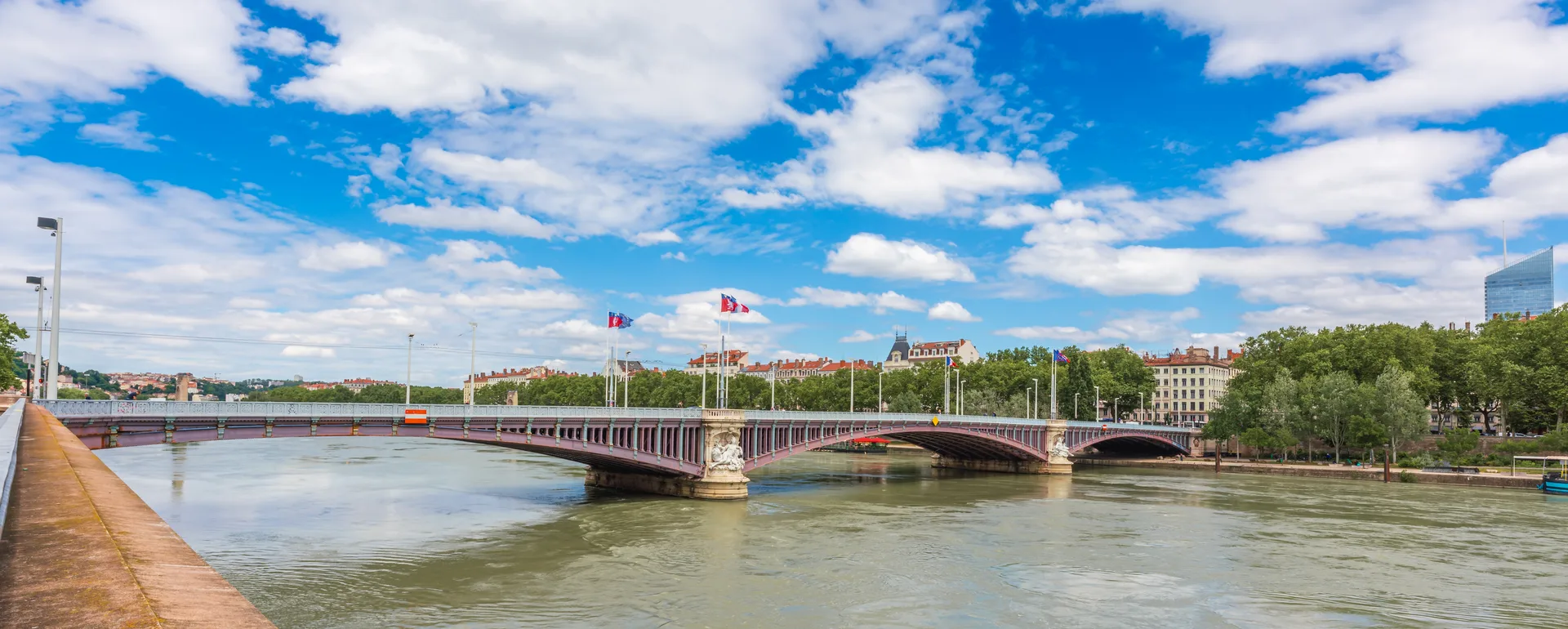 Vivre à Lyon — le pont Lafayette enjambe le Rhône entre la Presqu'île et la Part-Dieu